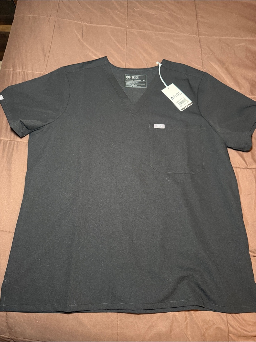 FIGS Men's Black V-Neck Pocket Scrub Top